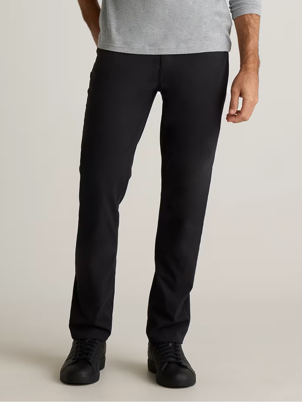 Quince Organic Cotton Coolmax® Chino 32x30 True Black
